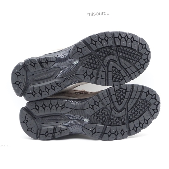 NEW Men's New Balance 2002R Suede Sneakers M2002RZR Driftwood/Rich Earth - Picture 5 of 10